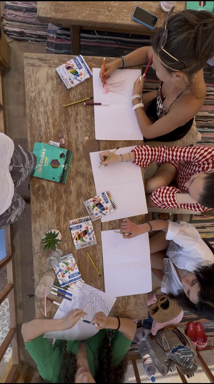 Art together at an UNLEASH retreat
